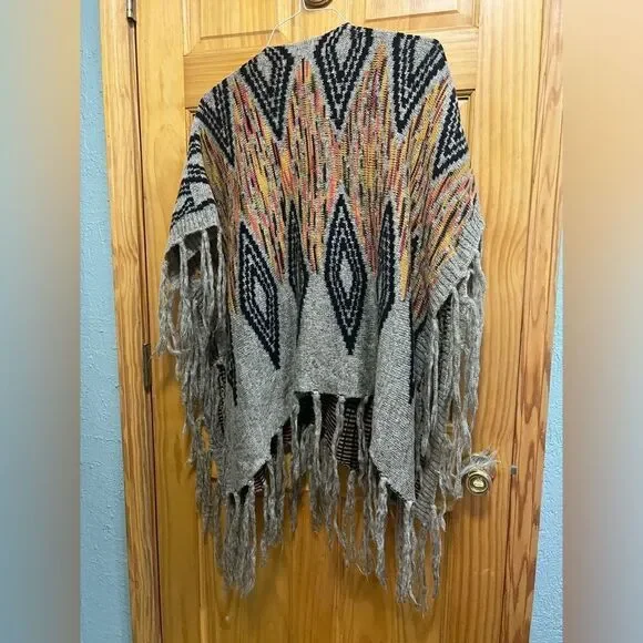 Karlie size S/M Aztec print cardigan with fringe - Picture 5 of 5